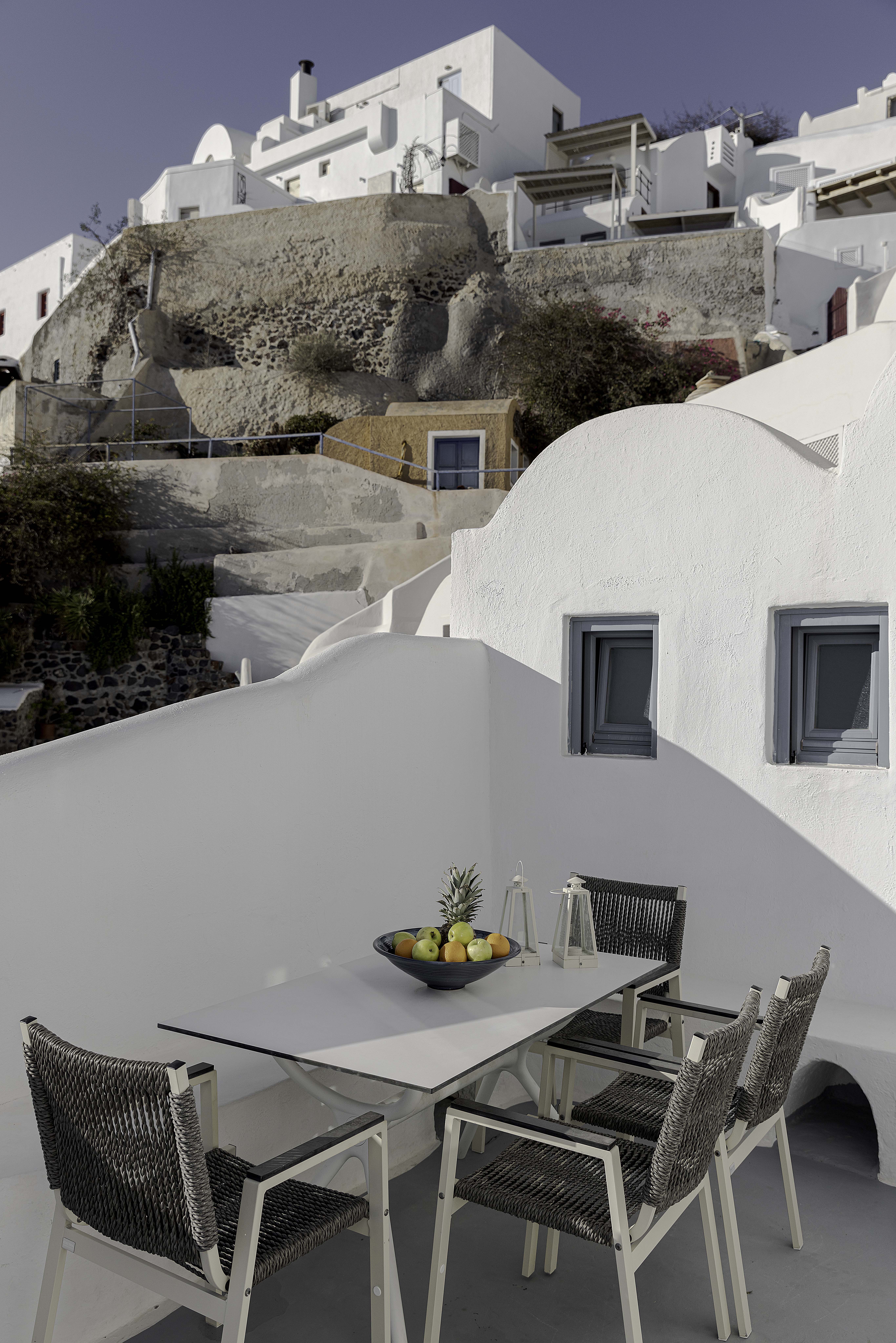 Skala outdoor dining